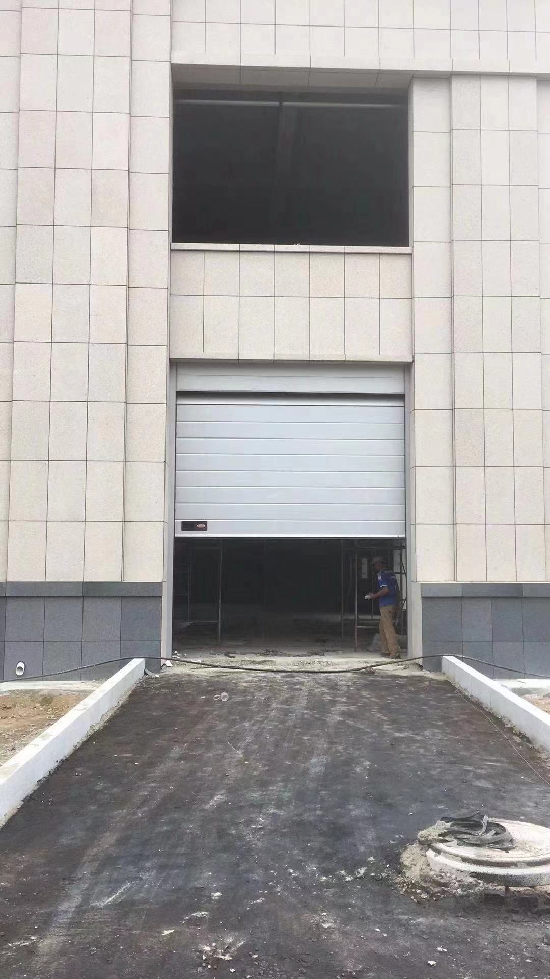 電動提升門